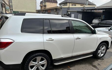 Toyota Highlander III, 2012 год, 2 450 000 рублей, 4 фотография