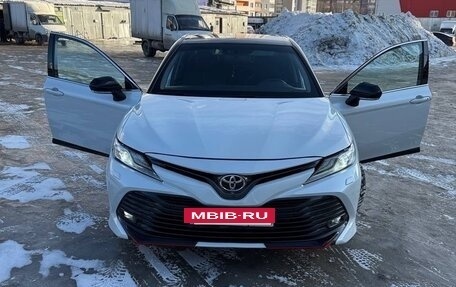 Toyota Camry, 2020 год, 2 900 000 рублей, 10 фотография