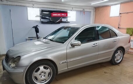 Mercedes-Benz C-Класс, 2000 год, 555 000 рублей, 3 фотография