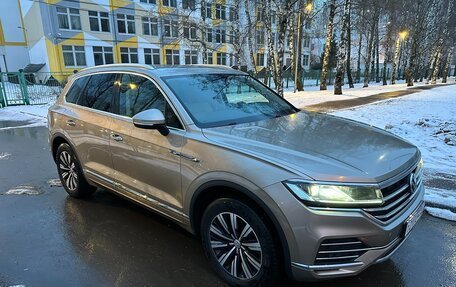 Volkswagen Touareg III, 2018 год, 4 690 000 рублей, 3 фотография