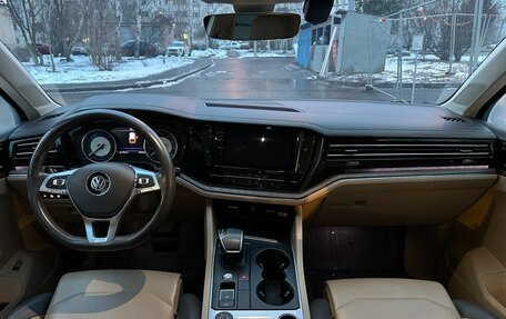 Volkswagen Touareg III, 2018 год, 4 690 000 рублей, 7 фотография