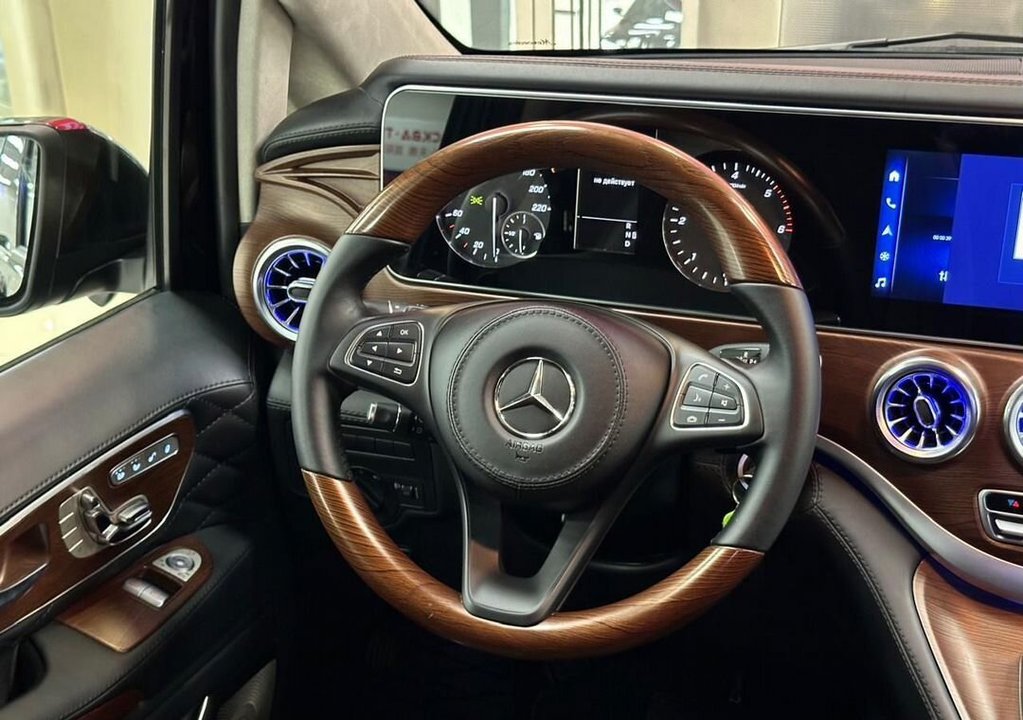 Mercedes-Benz V-Класс, 2022 год, 14 990 000 рублей, 20 фотография