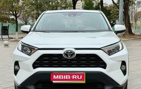 Toyota RAV4, 2021 год, 2 661 000 рублей, 2 фотография