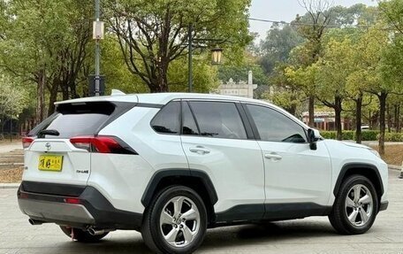 Toyota RAV4, 2021 год, 2 661 000 рублей, 6 фотография