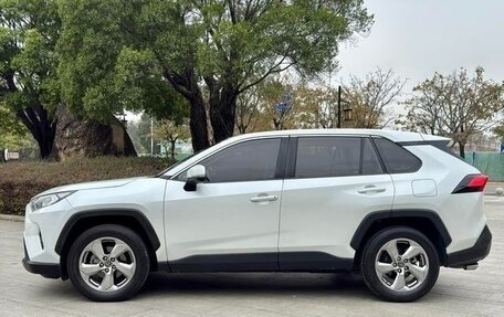 Toyota RAV4, 2021 год, 2 661 000 рублей, 4 фотография