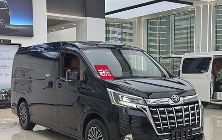 Toyota HiAce H300, 2023 год, 17 140 000 рублей, 1 фотография