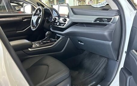 Toyota Highlander, 2022 год, 3 510 000 рублей, 7 фотография