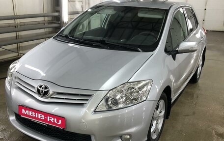 Toyota Auris II, 2011 год, 930 000 рублей, 2 фотография