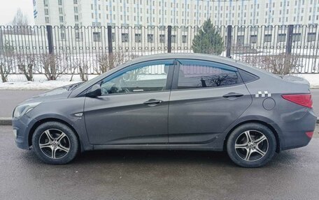 Hyundai Solaris II рестайлинг, 2015 год, 630 000 рублей, 2 фотография