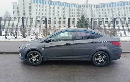 Hyundai Solaris II рестайлинг, 2015 год, 630 000 рублей, 3 фотография