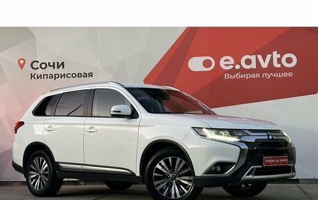 Mitsubishi Outlander III рестайлинг 3, 2019 год, 2 480 000 рублей, 4 фотография