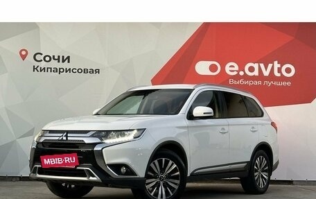 Mitsubishi Outlander III рестайлинг 3, 2019 год, 2 480 000 рублей, 2 фотография