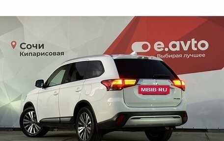 Mitsubishi Outlander III рестайлинг 3, 2019 год, 2 480 000 рублей, 6 фотография