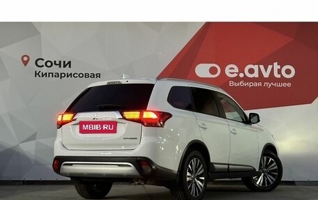 Mitsubishi Outlander III рестайлинг 3, 2019 год, 2 480 000 рублей, 7 фотография