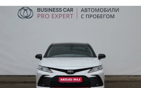 Toyota Camry, 2022 год, 3 760 000 рублей, 2 фотография