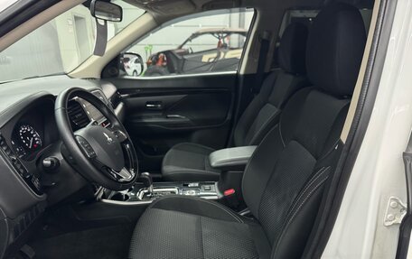 Mitsubishi Outlander III рестайлинг 3, 2018 год, 2 147 000 рублей, 19 фотография