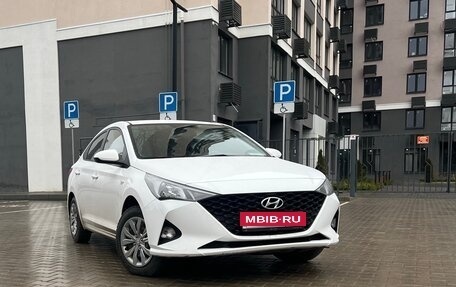 Hyundai Solaris II рестайлинг, 2021 год, 1 600 000 рублей, 1 фотография