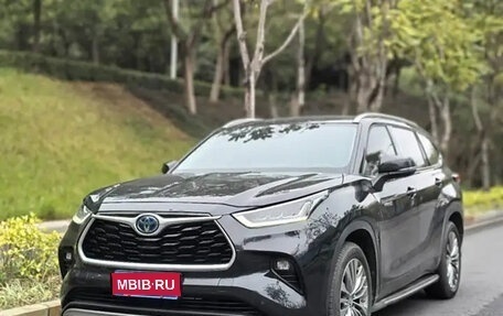 Toyota Highlander, 2022 год, 3 820 000 рублей, 1 фотография