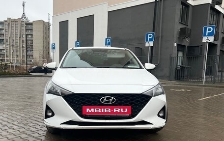 Hyundai Solaris II рестайлинг, 2021 год, 1 600 000 рублей, 2 фотография