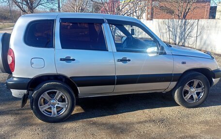 Chevrolet Niva I рестайлинг, 2004 год, 390 000 рублей, 2 фотография