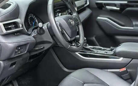 Toyota Highlander, 2022 год, 3 820 000 рублей, 7 фотография
