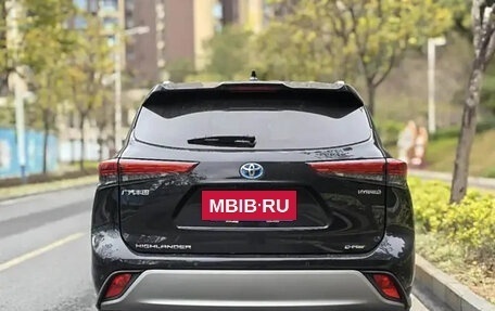 Toyota Highlander, 2022 год, 3 820 000 рублей, 4 фотография