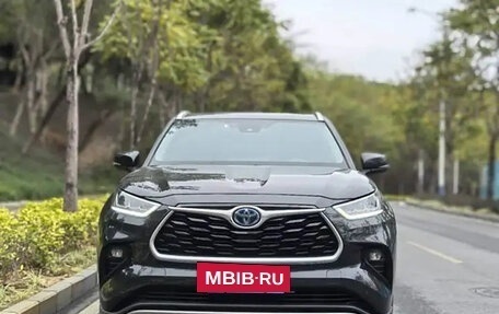 Toyota Highlander, 2022 год, 3 820 000 рублей, 2 фотография