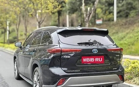 Toyota Highlander, 2022 год, 3 820 000 рублей, 5 фотография