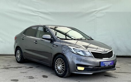 KIA Rio III рестайлинг, 2015 год, 999 000 рублей, 2 фотография