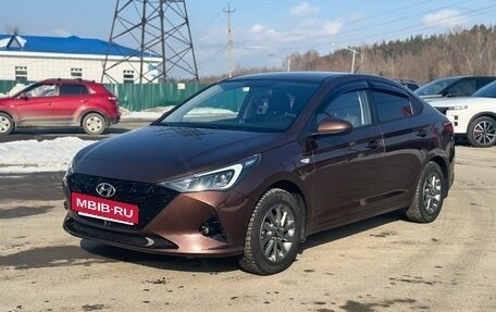 Hyundai Solaris II рестайлинг, 2021 год, 1 999 000 рублей, 4 фотография