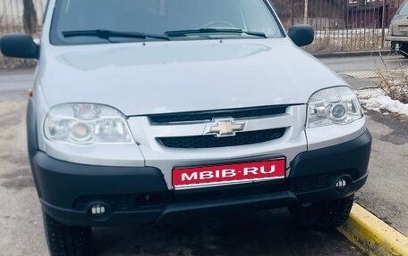 Chevrolet Niva I рестайлинг, 2005 год, 335 000 рублей, 1 фотография