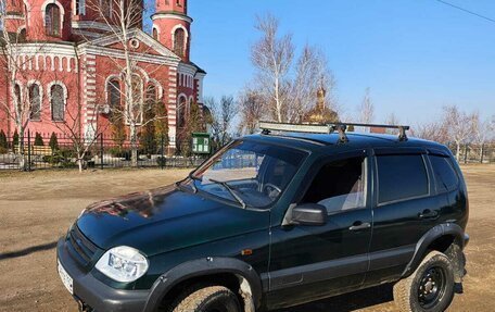 Chevrolet Niva I рестайлинг, 2004 год, 650 000 рублей, 1 фотография