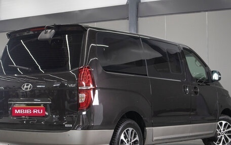 Hyundai Grand Starex Grand Starex I рестайлинг 2, 2018 год, 4 199 000 рублей, 5 фотография