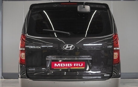 Hyundai Grand Starex Grand Starex I рестайлинг 2, 2018 год, 4 199 000 рублей, 6 фотография