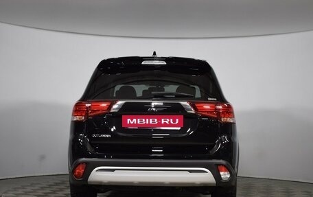 Mitsubishi Outlander III рестайлинг 3, 2022 год, 3 890 000 рублей, 5 фотография