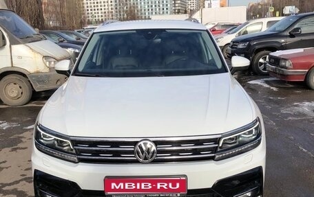 Volkswagen Tiguan II, 2019 год, 3 990 000 рублей, 1 фотография