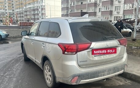 Mitsubishi Outlander III рестайлинг 3, 2018 год, 1 750 000 рублей, 4 фотография