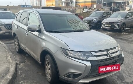 Mitsubishi Outlander III рестайлинг 3, 2018 год, 1 750 000 рублей, 2 фотография