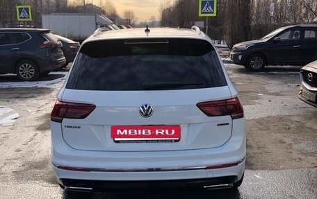 Volkswagen Tiguan II, 2019 год, 3 990 000 рублей, 5 фотография