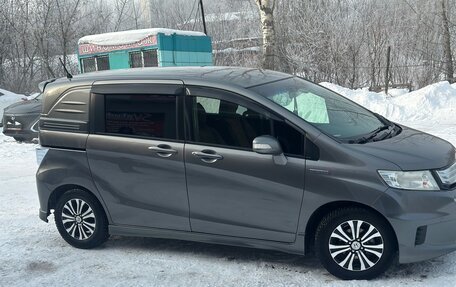 Honda Freed I, 2012 год, 1 350 000 рублей, 2 фотография