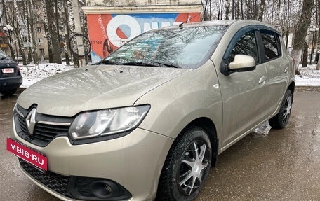 Renault Sandero II рестайлинг, 2015 год, 699 999 рублей, 2 фотография