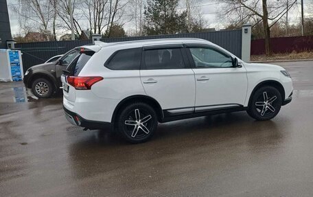 Mitsubishi Outlander III рестайлинг 3, 2020 год, 3 500 000 рублей, 11 фотография