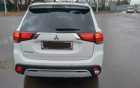 Mitsubishi Outlander III рестайлинг 3, 2020 год, 3 500 000 рублей, 12 фотография