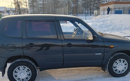 Chevrolet Niva I рестайлинг, 2010 год, 535 000 рублей, 3 фотография