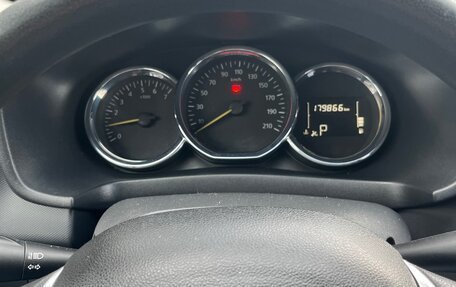 Renault Logan II, 2019 год, 800 000 рублей, 13 фотография