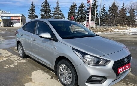 Hyundai Solaris II рестайлинг, 2018 год, 1 350 000 рублей, 1 фотография