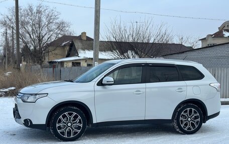 Mitsubishi Outlander III рестайлинг 3, 2014 год, 1 675 000 рублей, 2 фотография