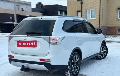 Mitsubishi Outlander III рестайлинг 3, 2014 год, 1 675 000 рублей, 5 фотография