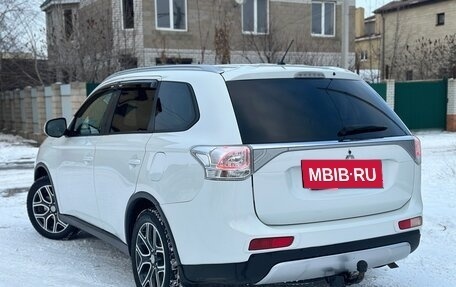 Mitsubishi Outlander III рестайлинг 3, 2014 год, 1 675 000 рублей, 3 фотография