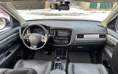 Mitsubishi Outlander III рестайлинг 3, 2014 год, 1 675 000 рублей, 19 фотография